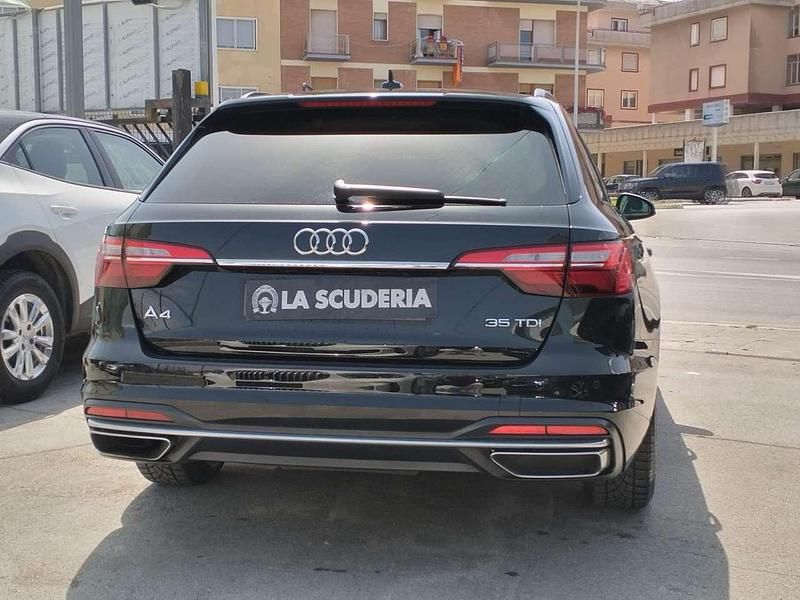 Begagnad Audi A4 S-Line 163 HK (119 kW) 2021 Svart Kombi