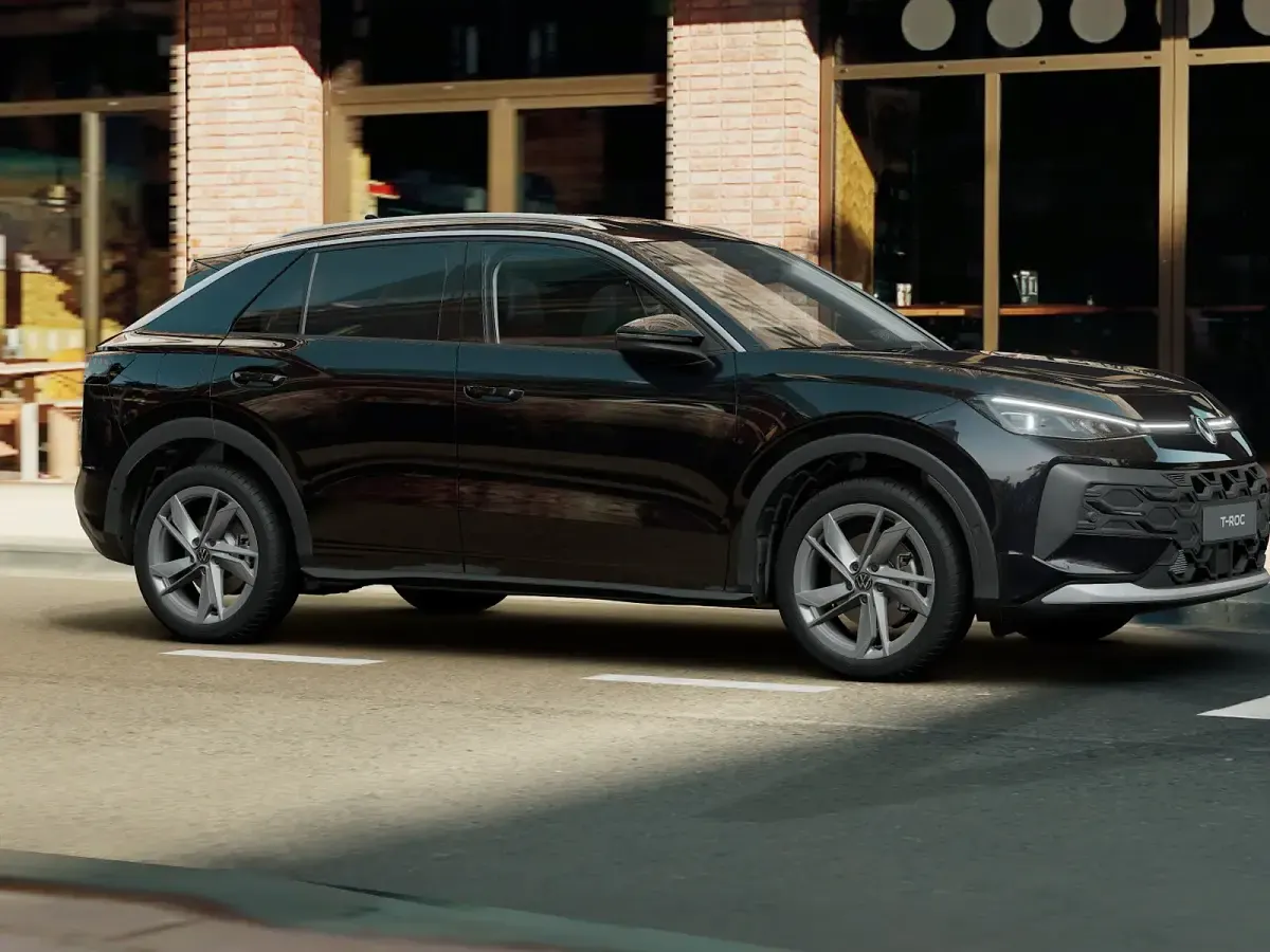 Nuova VW T-Roc Style 115 CV (84 kW) 2026 Grenadill black metallizzato SUV