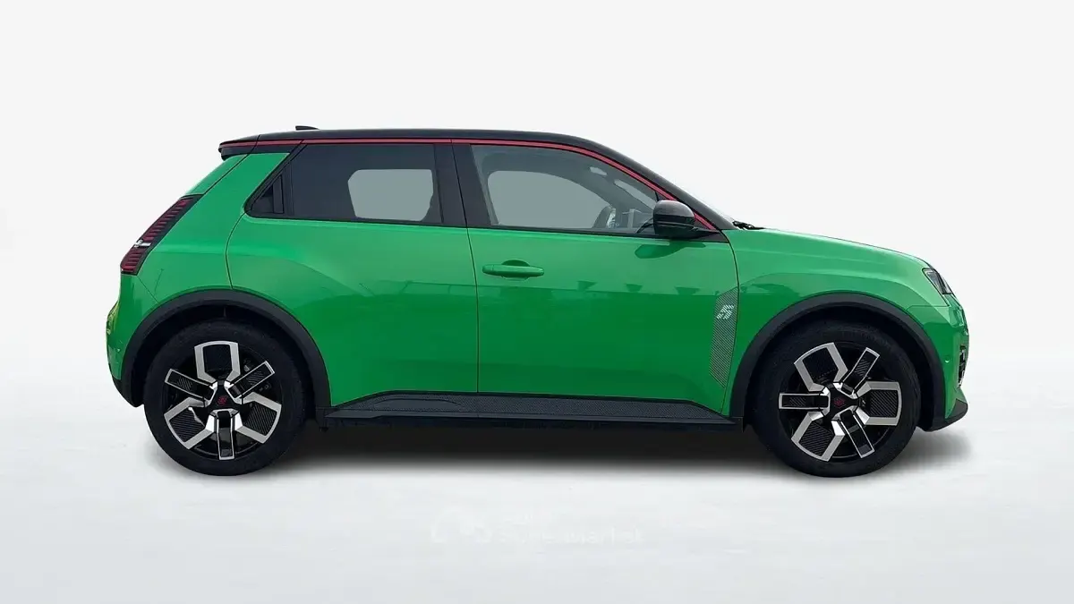 Usata Renault 5 E-Tech Komfort 110 kW (150 CV) 2025 Verde Berlina