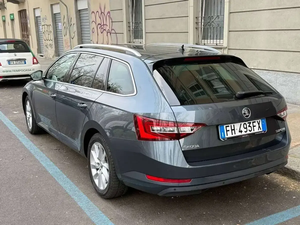 Usata Skoda Superb Executive 120 CV (88 kW) 2017 Grigio Station wagon