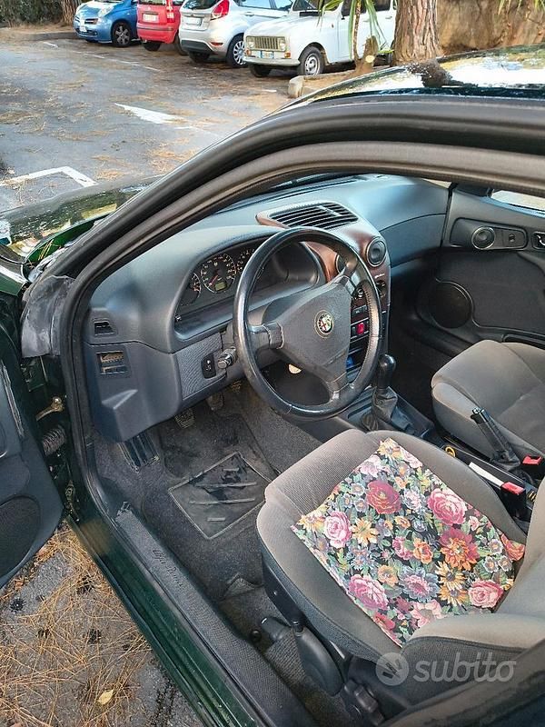 Usata Alfa Romeo 146 103 CV (75 kW) 2000 Verde Utilitaria