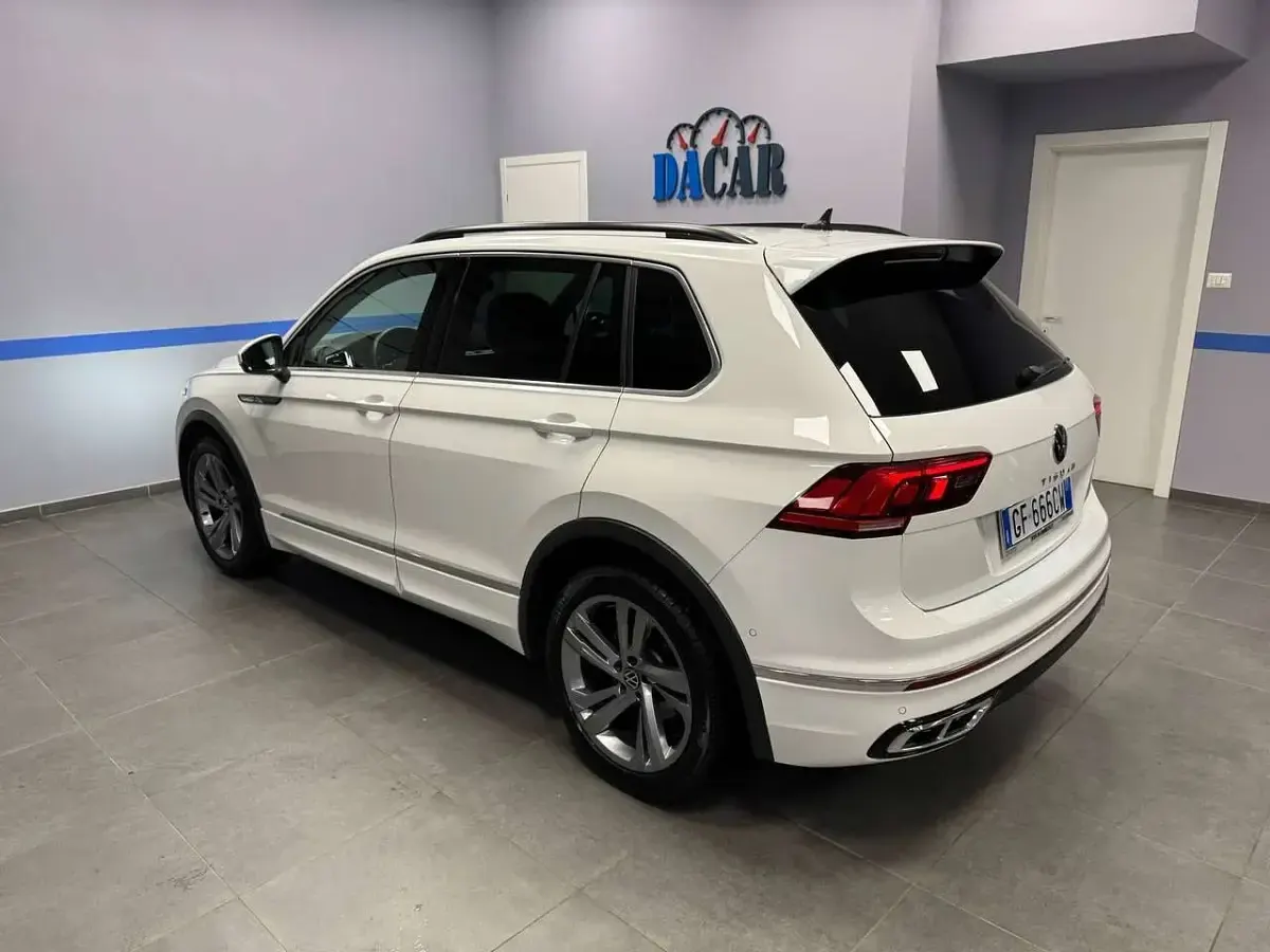Usata VW Tiguan R-line 150 CV (110 kW) 2021 Bianco SUV