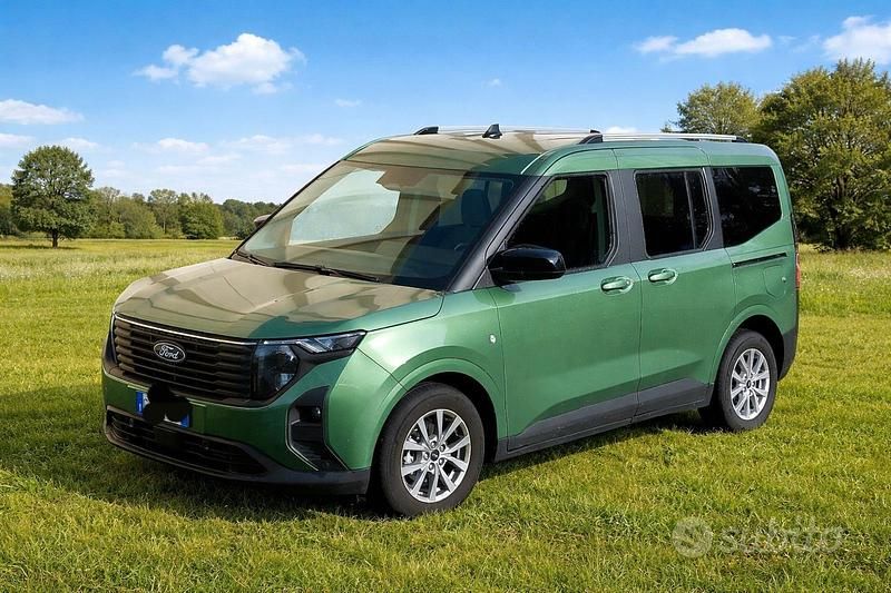 Begagnad Ford Tourneo Titanium 125 HK (91 kW) 2025 Grön Kombi