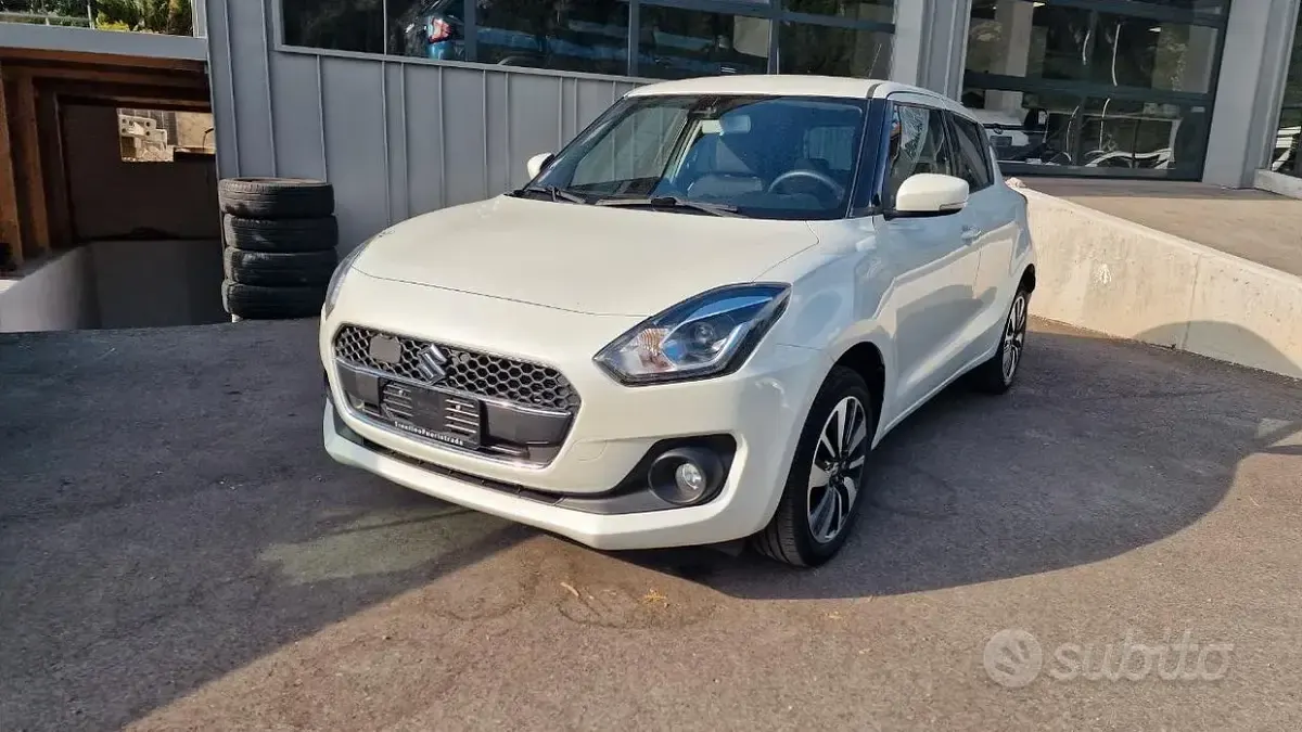 Usata Suzuki Swift 90 CV (66 kW) 2019 Bianco Utilitaria