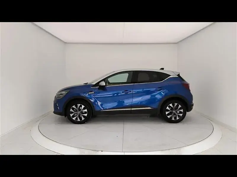 Usata Renault Captur Techno 145 CV (106 kW) 2023 Blu scuro SUV