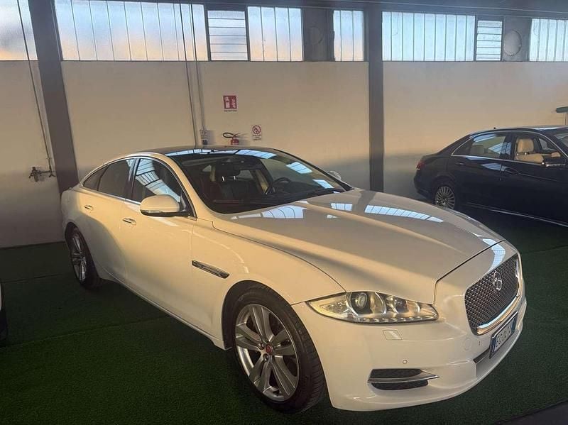 Usata Jaguar XJ Premium Luxury 275 CV (202 kW) 2011 Bianco Berlina