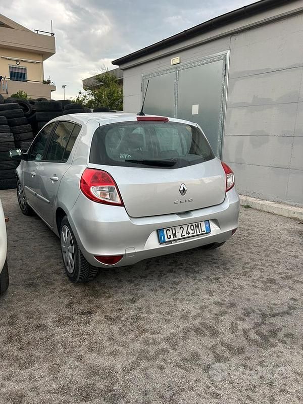 Brugt Renault Clio II 75 HK (55 kW) 2010 Grå Hatchback