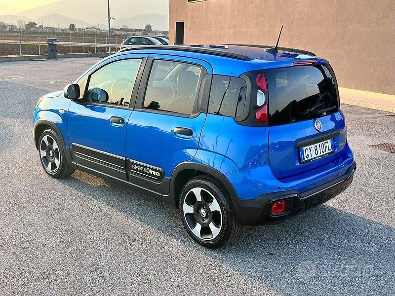 Nuova Fiat Panda Cross 70 CV (51 kW) 2025 Blu Utilitaria