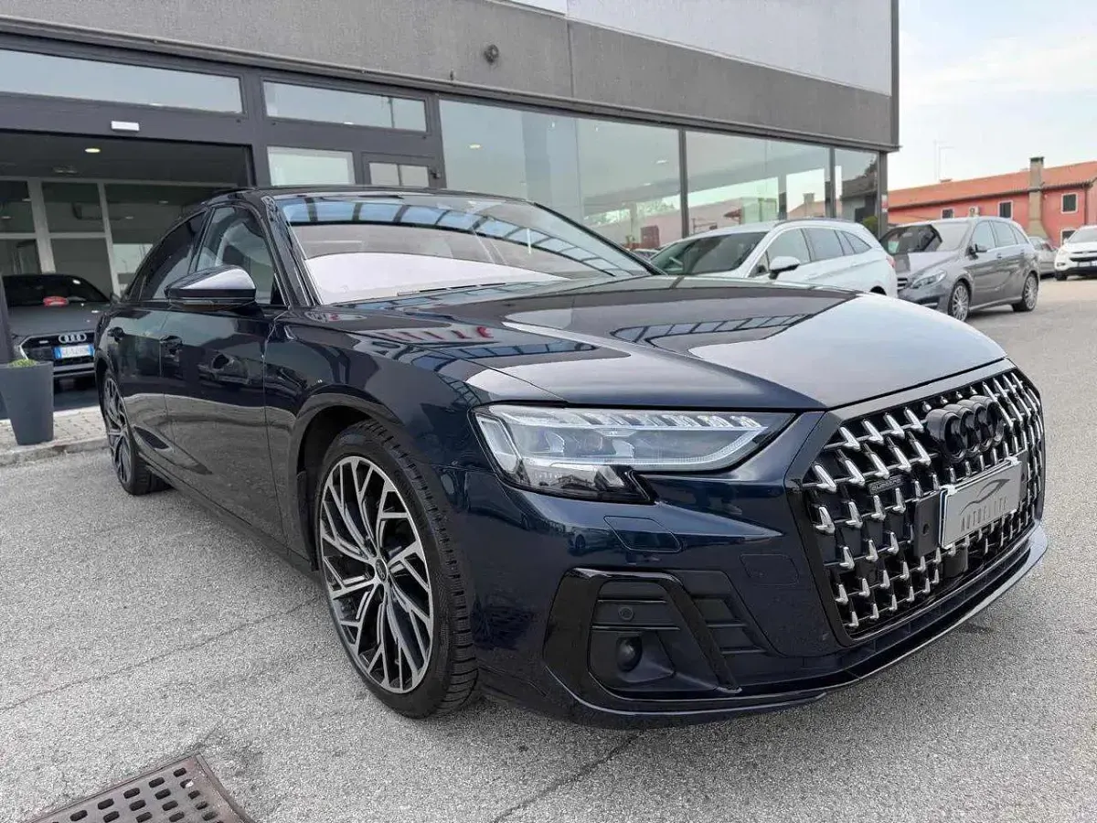 Usata Audi A8 Ambiente 286 CV (210 kW) 2024 Blu Berlina