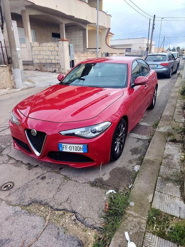 Usata Alfa Romeo Giulia 150 CV (110 kW) 2016 Rosso Berlina