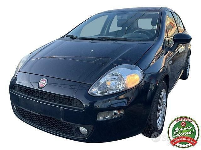 Usata Fiat Punto Street 69 CV (50 kW) 2016 Nero Berlina