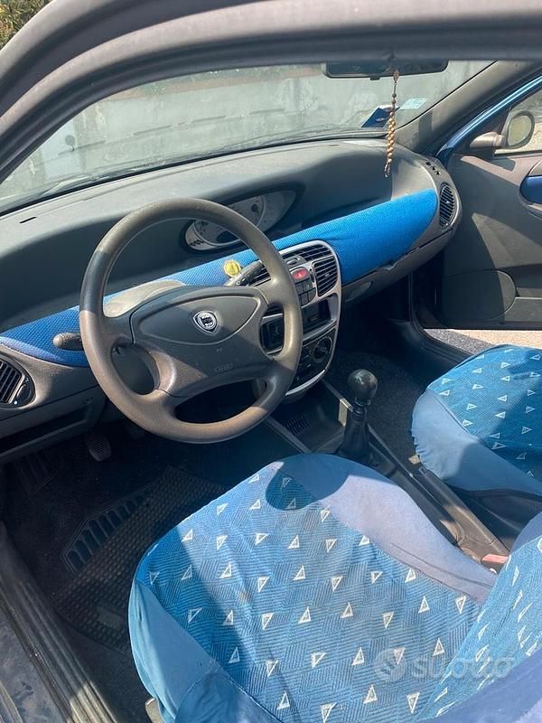 Usata Lancia Ypsilon 60 CV (44 kW) 2000 Blu Utilitaria
