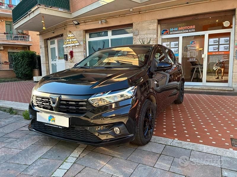Nero Usata 2022 Dacia Sandero Comfort Tre volumi | 10.490 € (Ottimo prezzo) - Immagine 1/4