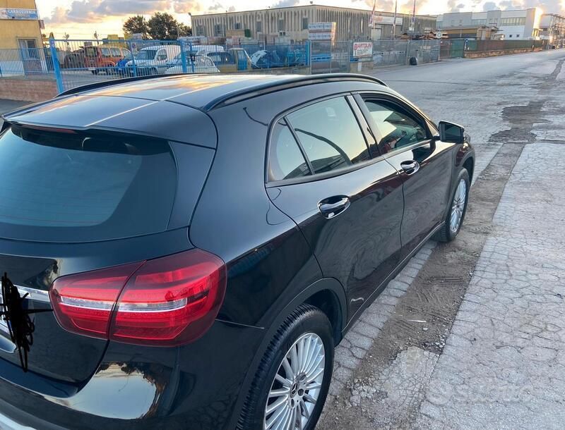 Usata Mercedes GLA200 Business 136 CV (100 kW) 2019 Nero SUV
