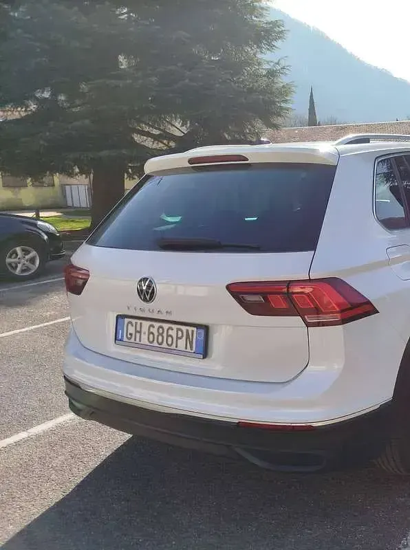 Usata VW Tiguan Comfortline 150 CV (110 kW) 2021 Bianco SUV