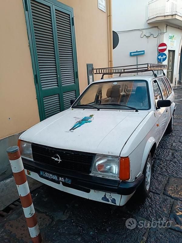 Bianco Usata 1981 Opel Kadett S Tre volumi | 800 € - Immagine 1/4