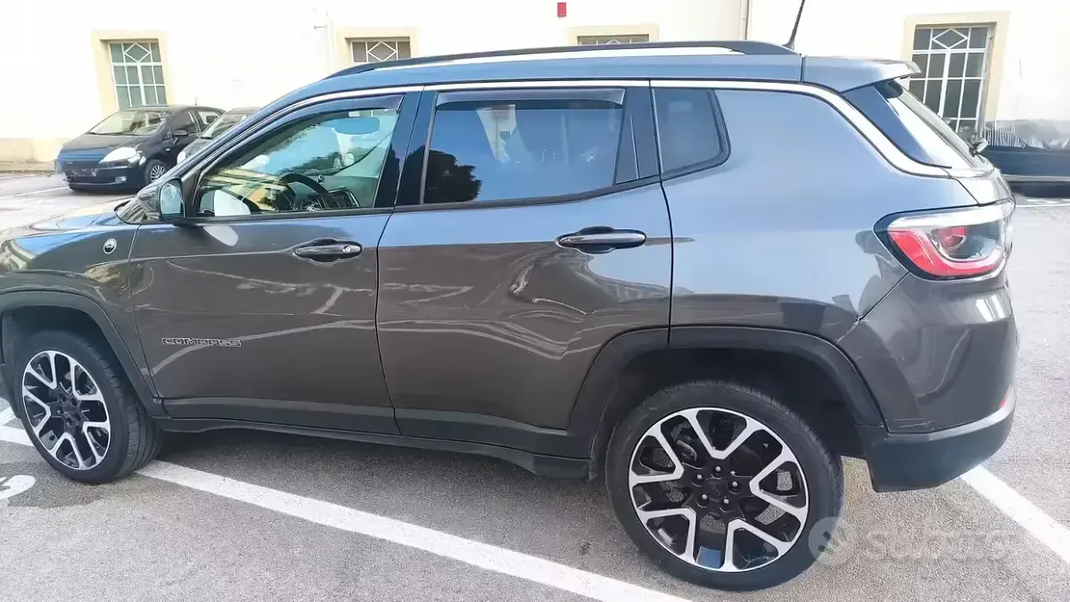 Usata Jeep Compass Opening Edition 140 CV (102 kW) 2017 Grigio SUV