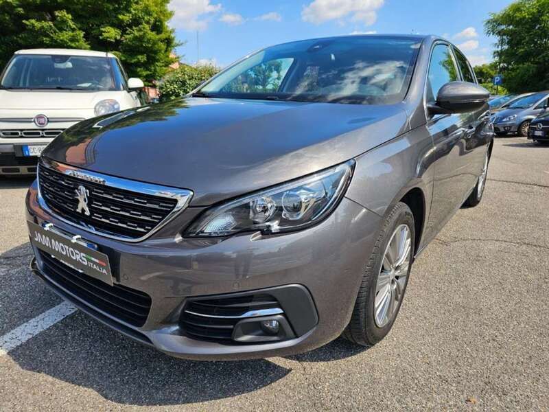 Grigio scuro metallizzato Usata 2021 Peugeot 308 Allure Tre volumi | 13.500 € (Buon prezzo) - Immagine 1/4