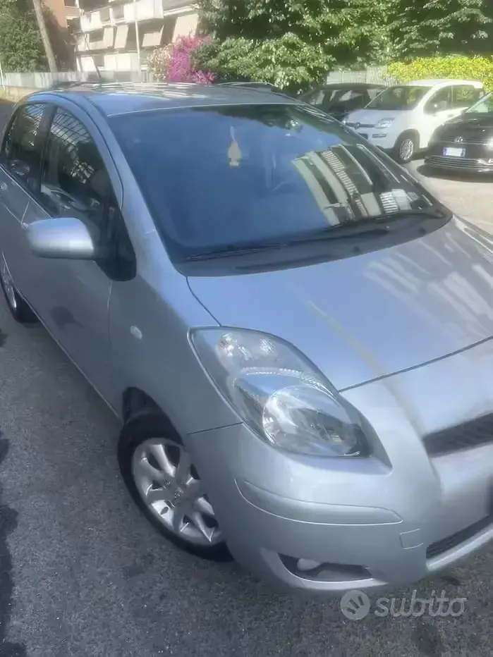 Usata Toyota Yaris 75 CV (55 kW) 2009 Grigio Utilitaria