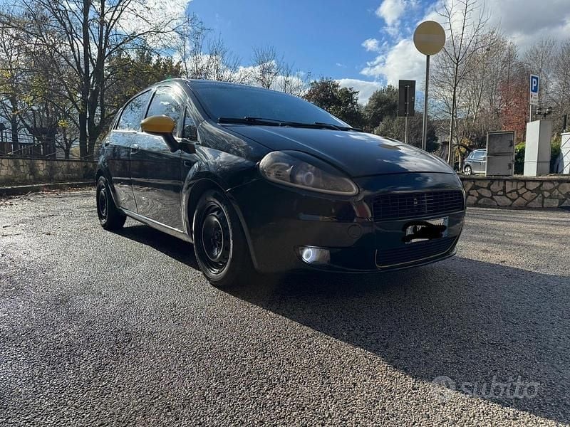 Nero Usata 2009 Fiat Grande Punto Due volumi | 3500 € (Buon prezzo) - Immagine 1/4