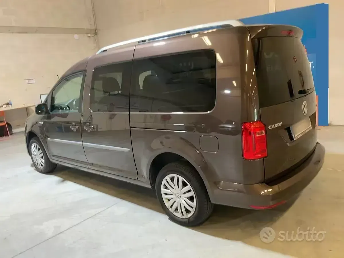 Usata VW Caddy Maxi Comfortline 110 CV (80 kW) 2018 Grigio Monovolume