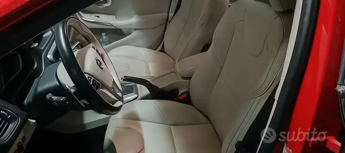 Usata Volvo V40 CC 190 CV (139 kW) 2016 Rosso Station wagon