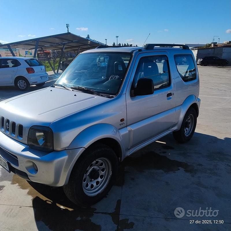 Usata Suzuki Jimny 85 CV (62 kW) 2005 Grigio SUV