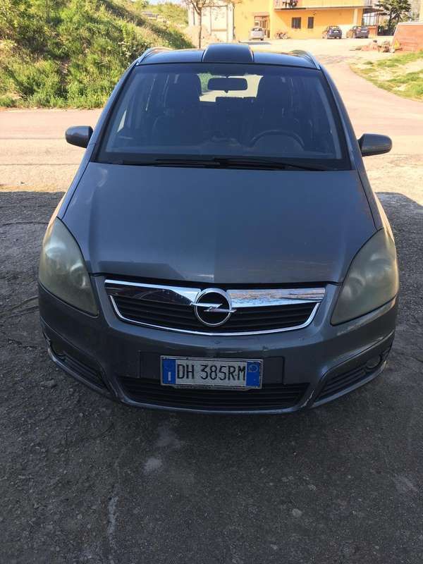 Grigio Usata 2007 Opel Zafira Enjoy Monovolume | 2000 € (Buon prezzo) - Immagine 1/4