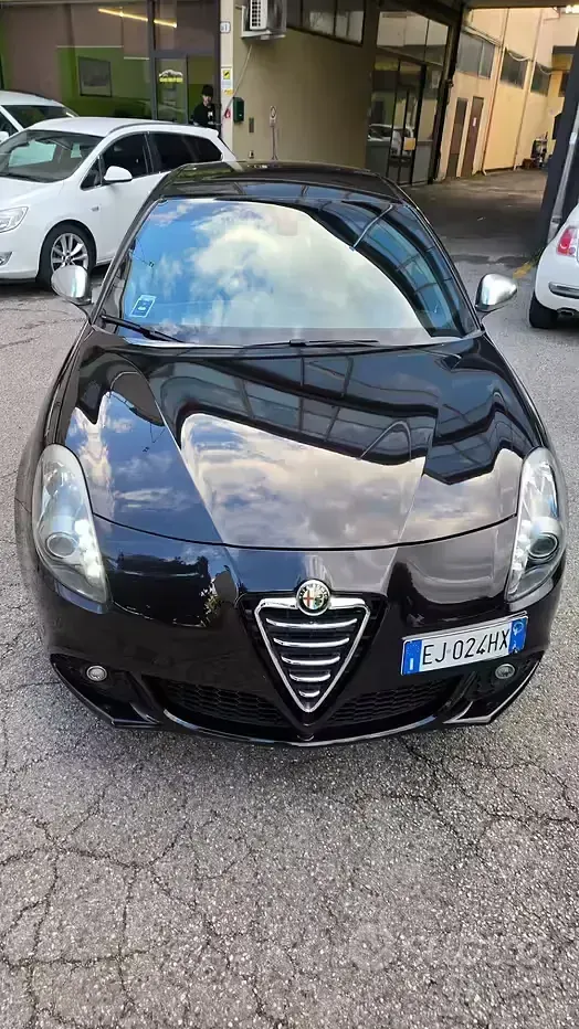 Usata Alfa Romeo Giulietta Exclusive 140 CV (102 kW) 2011 Nero Utilitaria