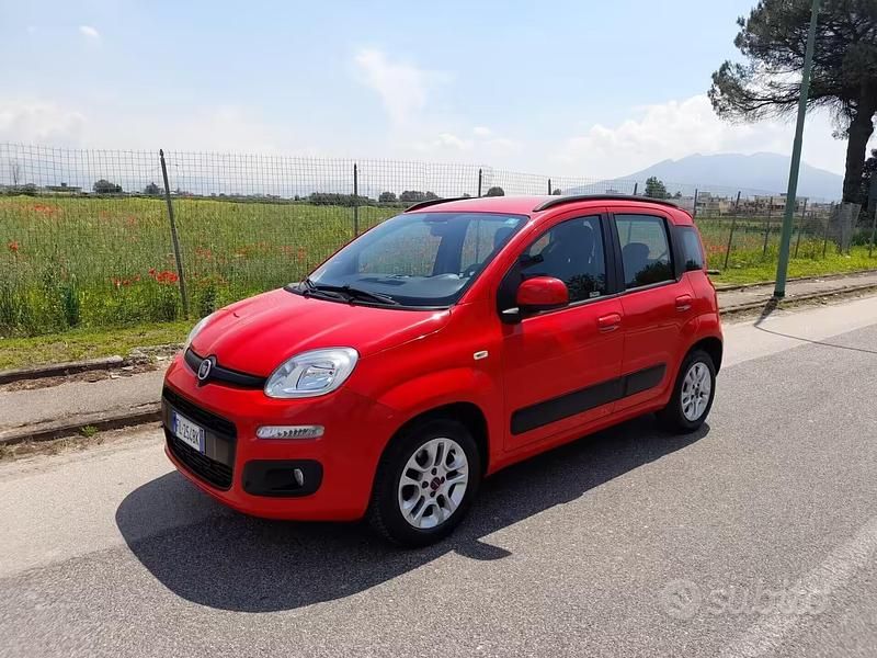 Usata Fiat Panda Lounge 69 CV (50 kW) 2017 Rosso Utilitaria