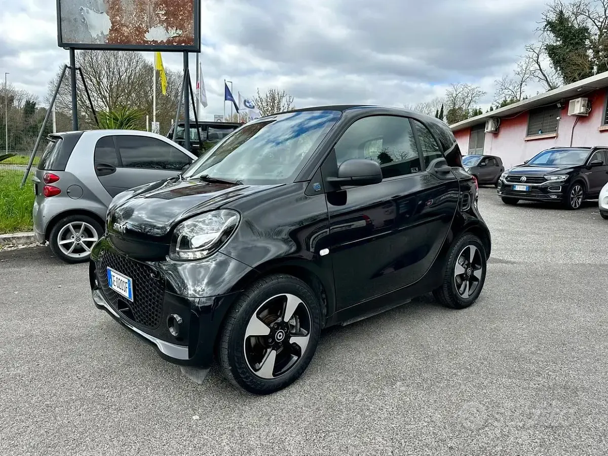Usata Smart ForTwo Electric Drive Passion 41 kW (56 CV) 2021 Nero Berlina
