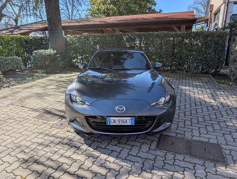 Usata Mazda MX5 Exclusive-Line 184 CV (135 kW) 2023 Machine grey metallic Cabrio