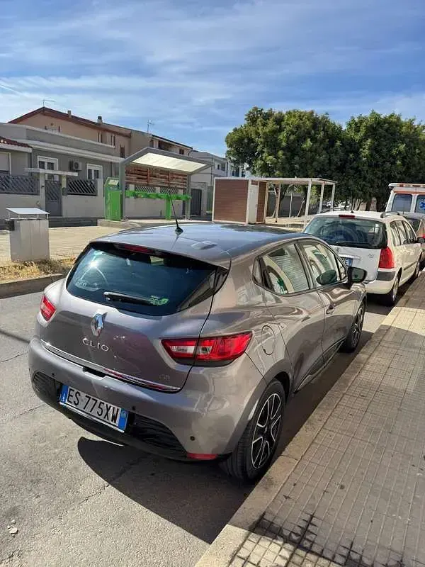 Usata Renault Clio IV 75 CV (55 kW) 2014 Grigio Berlina