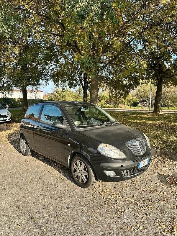 Usata Lancia Ypsilon 60 CV (44 kW) 2005 Nero Utilitaria