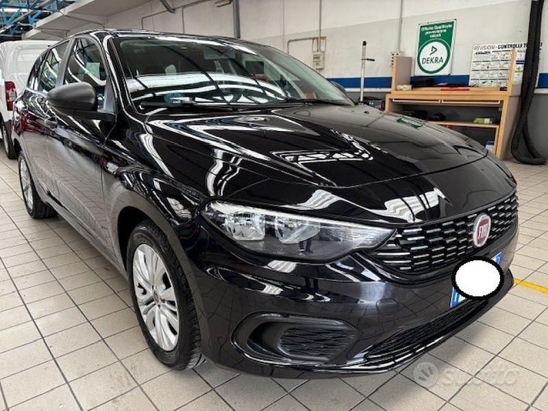 Usata Fiat Tipo Easy 120 CV (88 kW) 2018 Nero Station wagon