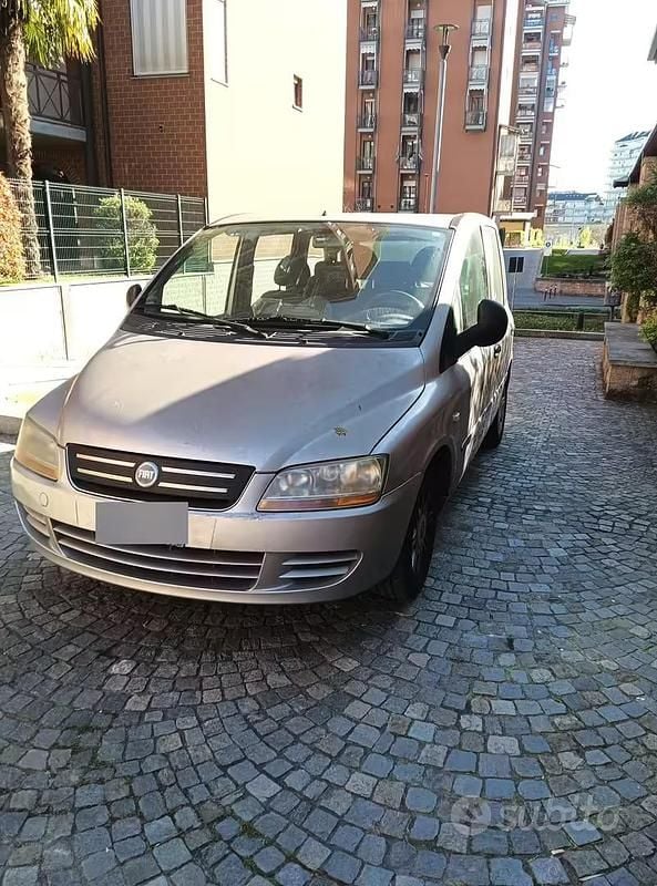 Usata Fiat Multipla 2004 Grigio Monovolume