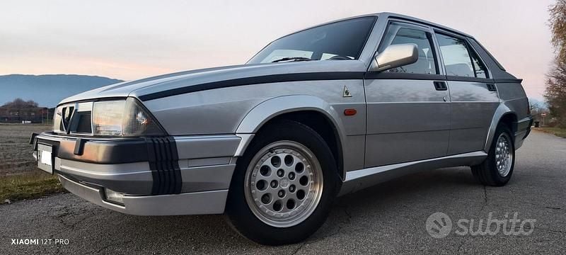 Usata Alfa Romeo 75 Quadrifoglio Verde 164 CV (120 kW) 1991 Grigio Berlina