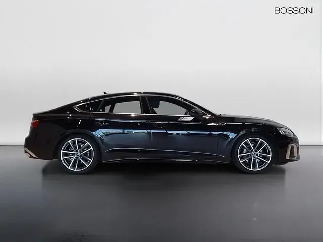 Usata Audi A5 Sportback S-Line 204 CV (150 kW) 2023 Nero mythos metallizzato Utilitaria