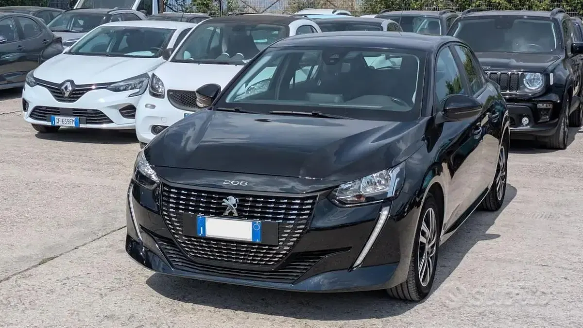 Usata Peugeot 208 101 CV (74 kW) 2023 Nero Utilitaria