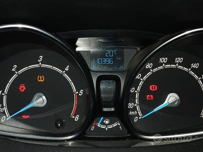 Bianco Usata 2015 Ford B-MAX Monovolume | 6000 € - Immagine 1/4