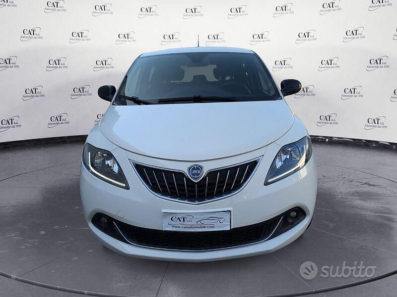 Usata Lancia Ypsilon Silver 69 CV (50 kW) 2021 Bianco Utilitaria