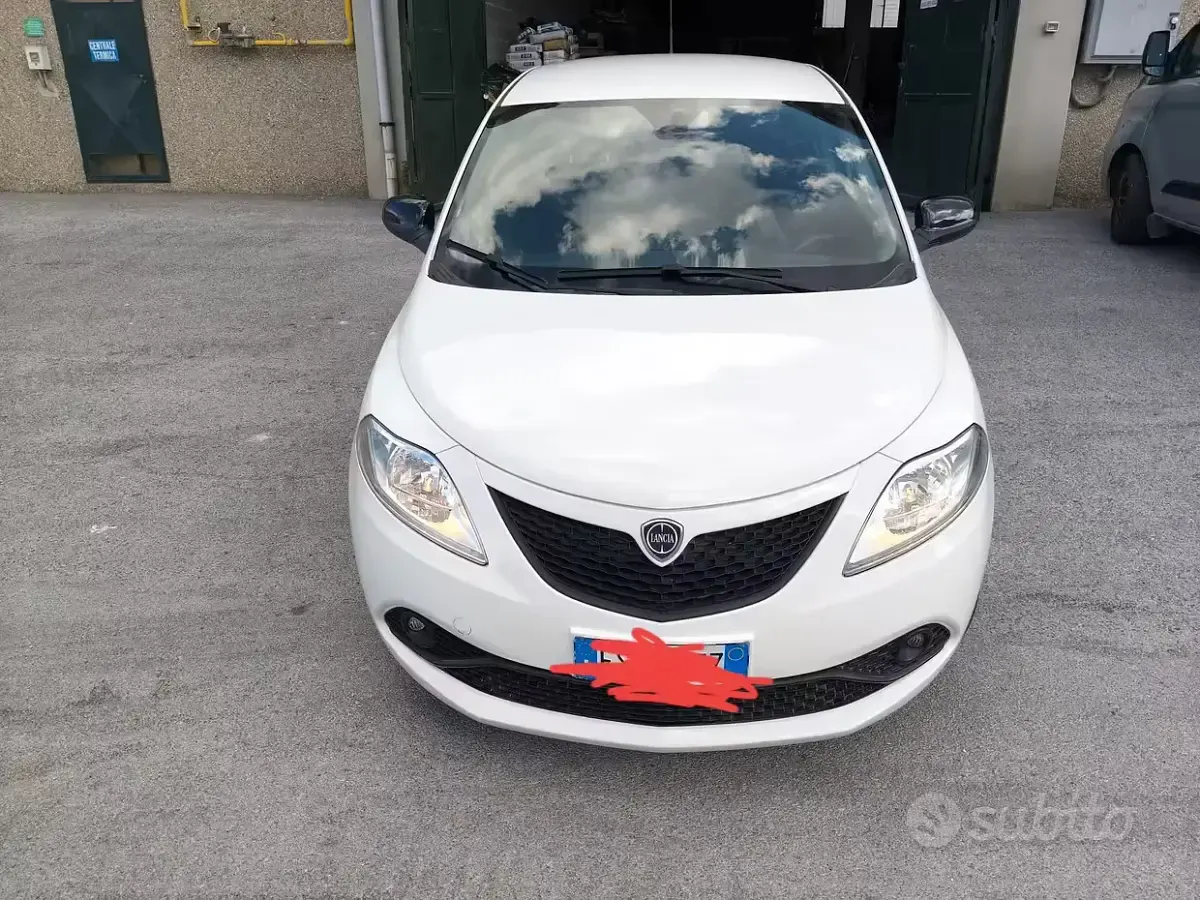 Usata Lancia Ypsilon 60 CV (44 kW) 2018 Bianco Utilitaria