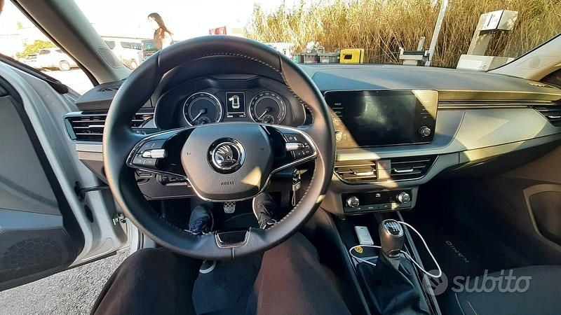 Usata Skoda Kamiq Ambition 110 CV (80 kW) 2023 Grigio SUV