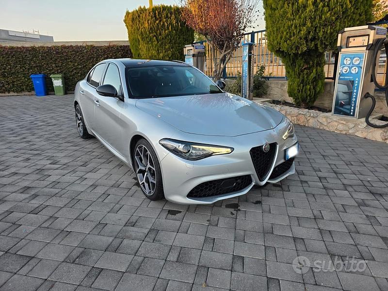 Usata Alfa Romeo Giulia Tech Edition 190 CV (139 kW) 2019 Argento Berlina