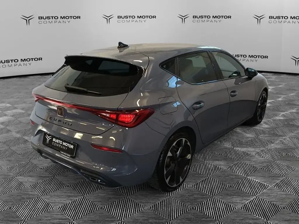 Usata Cupra Leon 150 CV (110 kW) 2023 Grigio / pastello Utilitaria