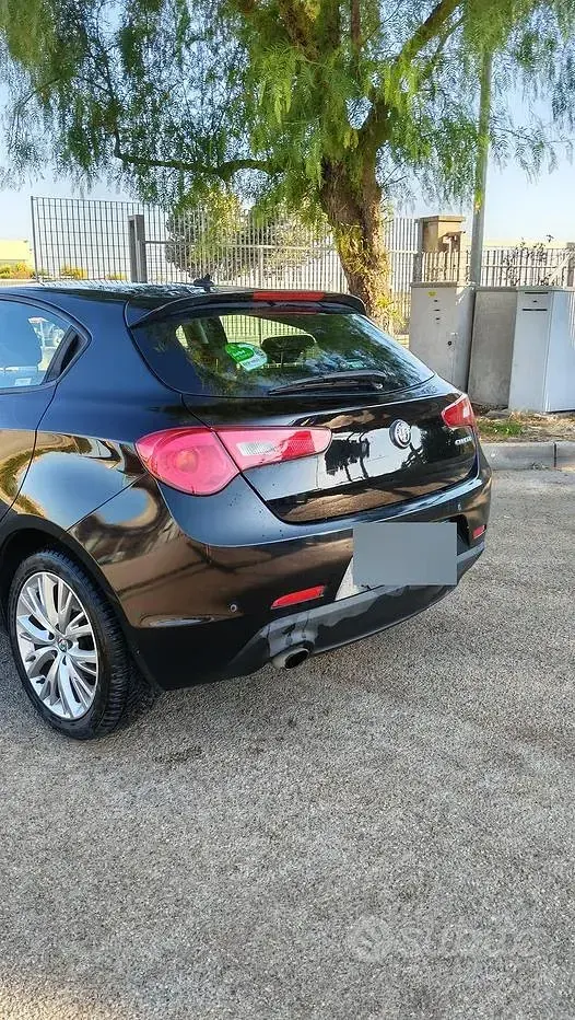 Usata Alfa Romeo Giulietta Super 120 CV (88 kW) 2016 Nero Utilitaria