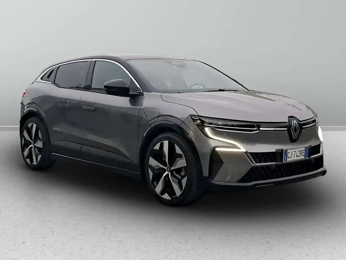 Usata Renault Megane E-Tech Techno 160 kW (218 CV) 2022 Grigio scuro Berlina