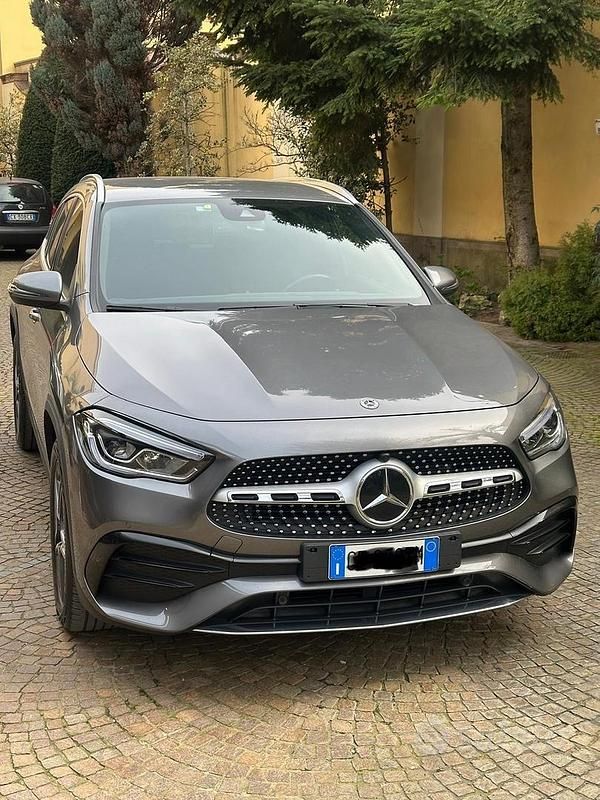 Usata Mercedes GLA200 Premium 150 CV (110 kW) 2021 Grigio SUV