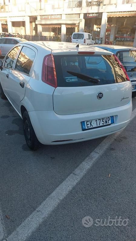 Usata Fiat Grande Punto 75 CV (55 kW) 2011 Bianco Utilitaria
