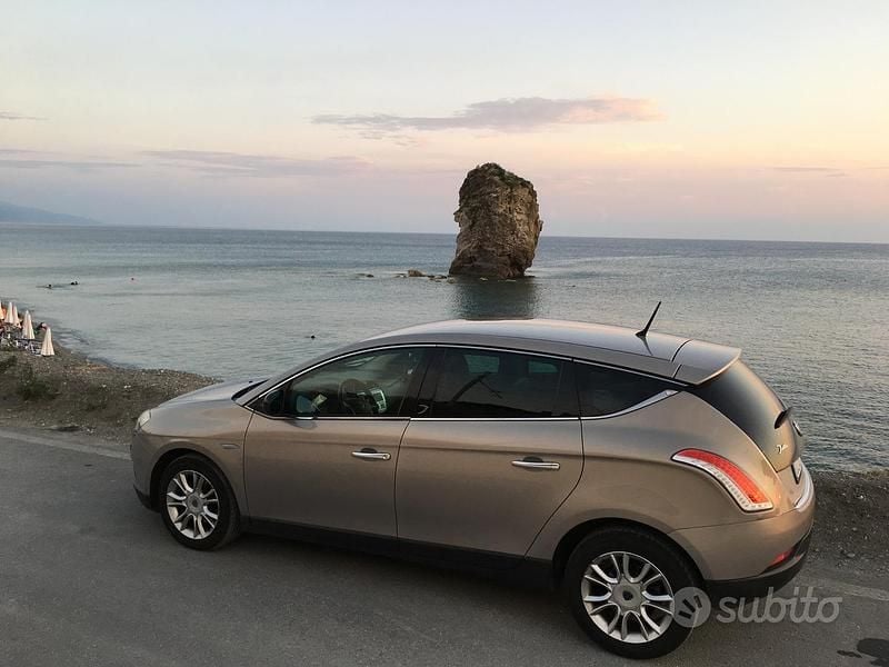 Usata Lancia Delta 120 CV (88 kW) 2009 Utilitaria